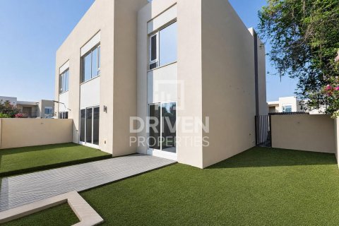 Apartment de 3 dormitorios en EMAAR South, UAE No. 223341