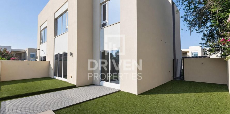 Apartment de 3 dormitorios en EMAAR South, UAE No. 223341