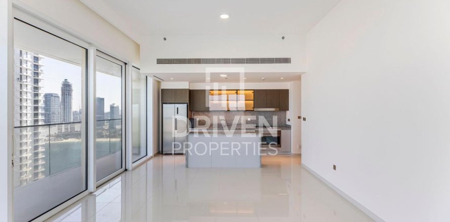 3 bedrooms Apartment in EMAAR Beachfront, UAE No. 211298