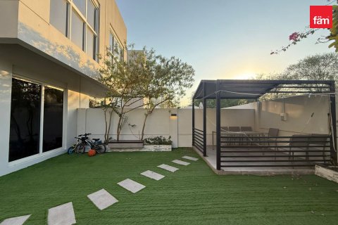 3 bedrooms Townhouse in Dubai, UAE No. 213209 5