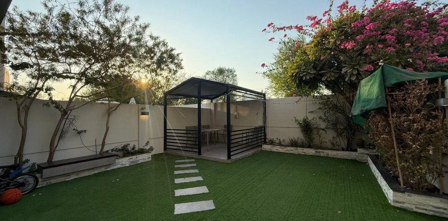 3 bedrooms Townhouse in Dubai, UAE No. 213209