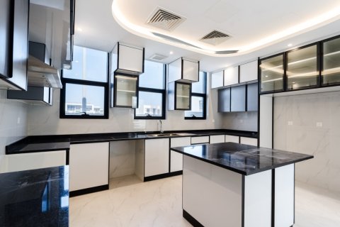 5 bedrooms Villa in Dubai, UAE No. 217112 8