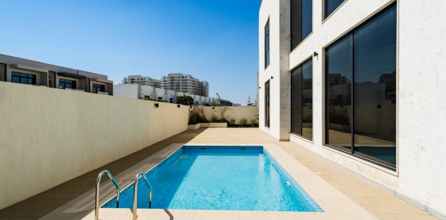 5 bedrooms Villa in Dubai, UAE No. 217112