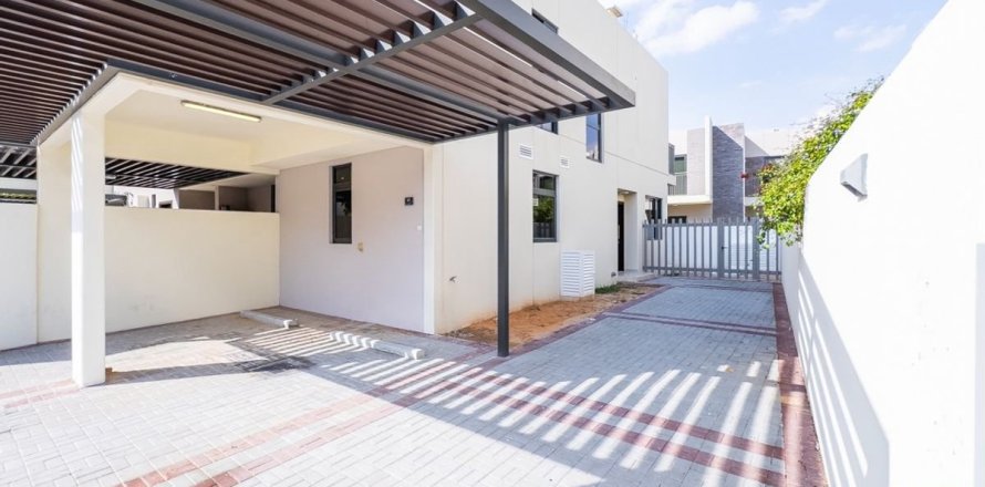 3 bedrooms Townhouse in Dubai, UAE No. 215907