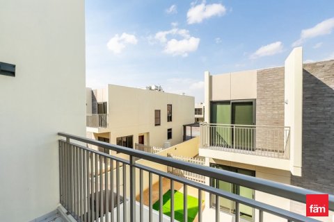 3 bedrooms Townhouse in Dubai, UAE No. 215907 4