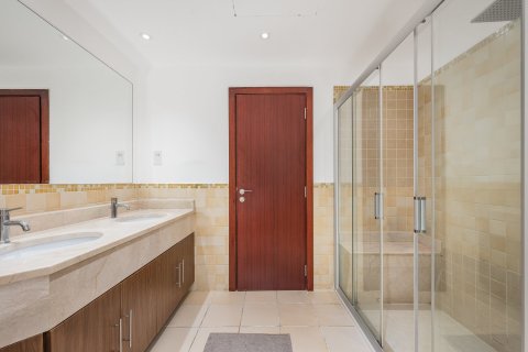 Apartment de 3 dormitorios en Shams 1, UAE No. 215304 8