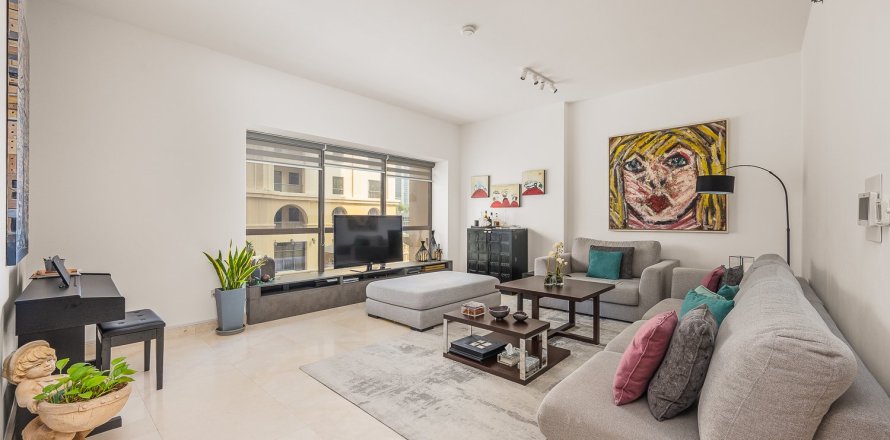 Apartment de 3 dormitorios en Shams 1, UAE No. 215304
