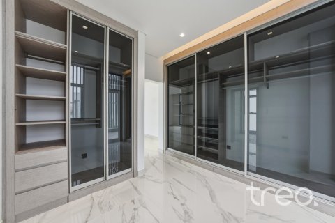 7 bedrooms Villa in Dubai, UAE No. 220750 10