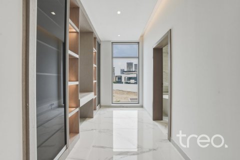 7 bedrooms Villa in Dubai, UAE No. 220750 12