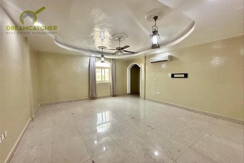 10 bedrooms Villa in Seih Al Uraibi, UAE No. 34171 9
