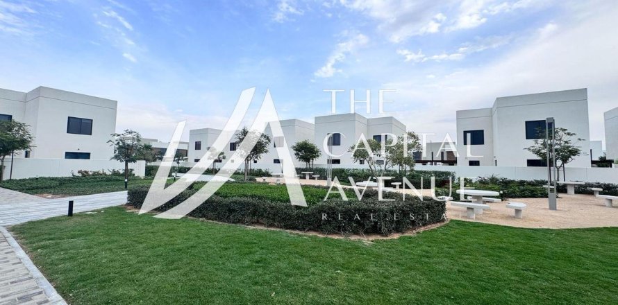 2 bedrooms Townhouse on the Yas Island, UAE No. 221788