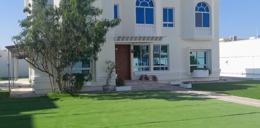 Villa de 5 dormitorios en Al Barsha 2, UAE No. 48170