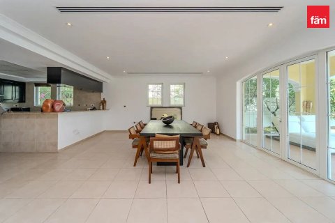 Villa de 4 dormitorios en Dubai, UAE No. 217220 4