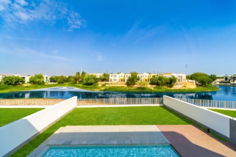 Вилла с 5 спальнями в Jumeirah Islands, ОАЭ №220268