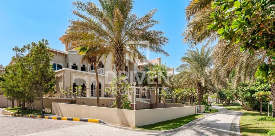 4 bedrooms Villa in The Crescent, UAE No. 214695