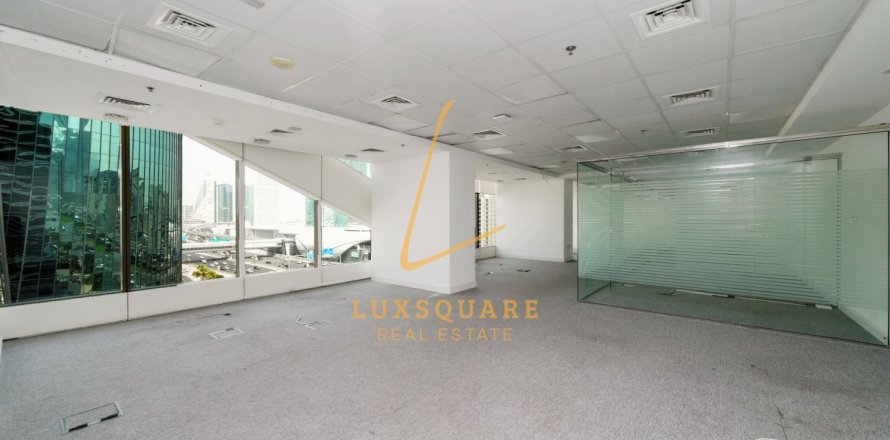 341m² Office in Sheikh Zayed Road, UAE No. 220205