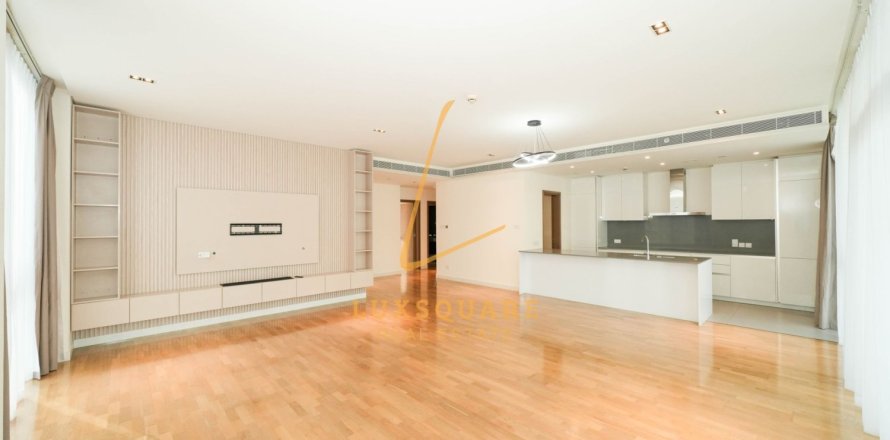 3 bedrooms Apartment in Al Wasl, UAE No. 220209