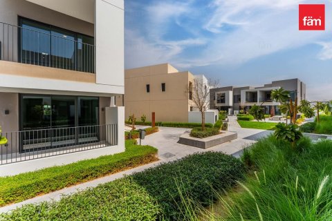 3 bedrooms Villa in Dubai, UAE No. 213353