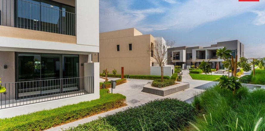 3 bedrooms Villa in Dubai, UAE No. 213353