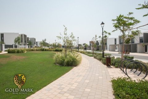 Villa de 3 dormitorios en Dubai Land, UAE No. 33134 4