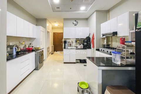 Квартира с 2 спальнями в Джумейра Вилладж Серкл, ОАЭ №129286 3
