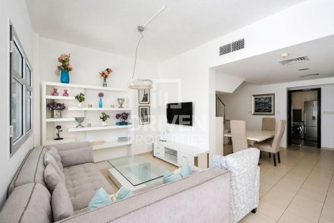 Villa de 4 chambres à District 15, UAE No. 221491