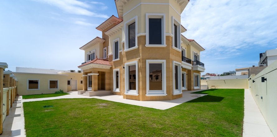 6 bedrooms Villa in Dubai, UAE No. 217147