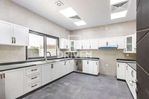 Villa de 5 dormitorios en Nadd Al Sheba, UAE No. 204766 14