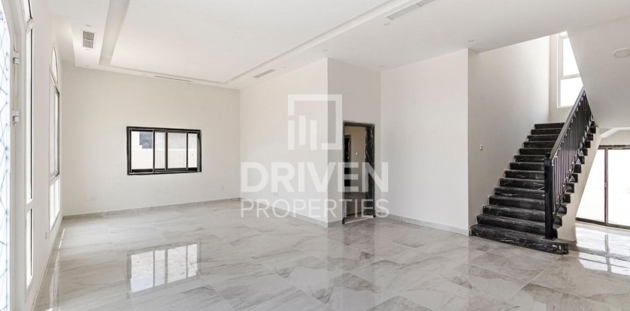 Villa de 5 dormitorios en Nadd Al Sheba, UAE No. 204766