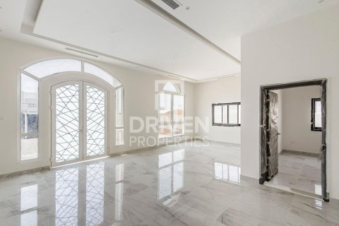 Villa de 5 dormitorios en Nadd Al Sheba, UAE No. 204766 3