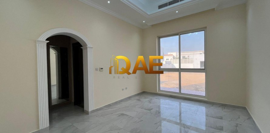 Villa de 7 chambres à Dubai, UAE No. 52036