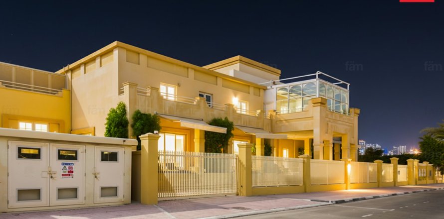 1393.5m² Office in Umm Suqeim, UAE No. 203085