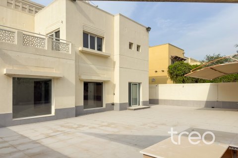 Villa de 4 dormitorios en Meadows, UAE No. 222755