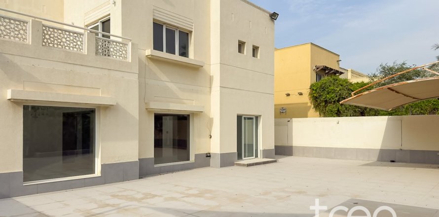 Villa de 4 dormitorios en Meadows, UAE No. 222755