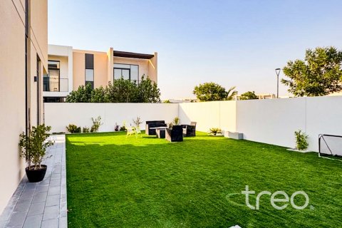 4 bedrooms Villa in EMAAR South, UAE No. 220908 4