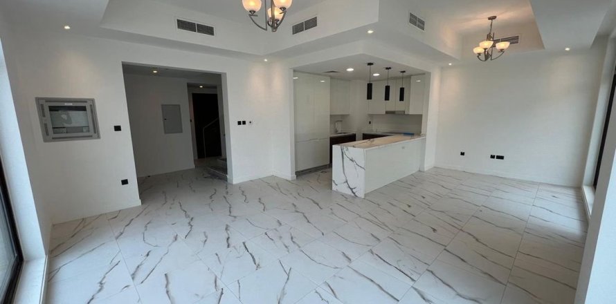 4 bedrooms Townhouse in Dubai, UAE No. 159674