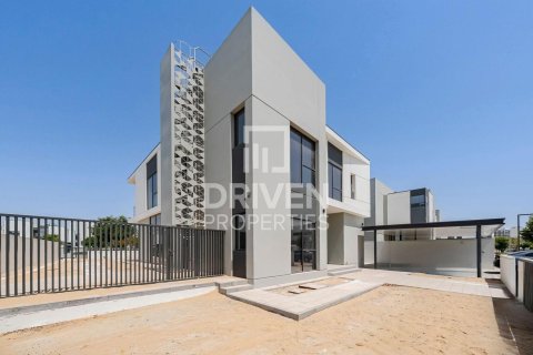 Villa de 5 dormitorios en Murooj Al Furjan, UAE No. 193011