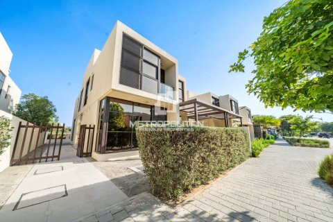 5 غرفة نوم  فيلا في داماك هيلز (أكويا باي داماك), الإمارات العربية المتحدة رقم 128992