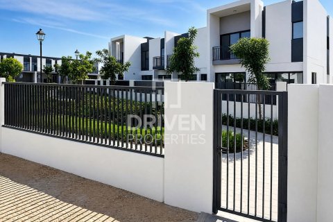 Townhouse de 4 dormitorios en Villanova, UAE No. 221561