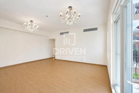 Квартира с 3 спальнями в Motor City, ОАЭ №218656 4