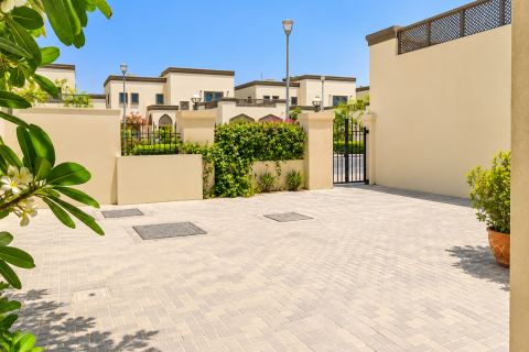 3 bedrooms Villa in Jumeirah Park, UAE No. 221633 3
