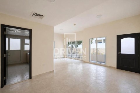 3 bedrooms Townhouse in District 10, UAE No. 218700 3