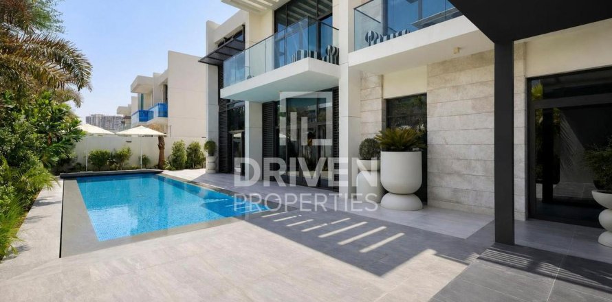 Villa de 5 dormitorios en District One, UAE No. 222946