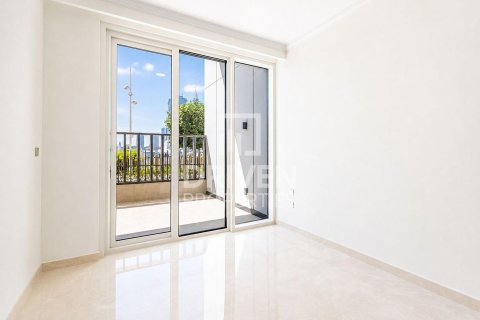 Duplex de 3 dormitorios en EMAAR Beachfront, UAE No. 221507 7