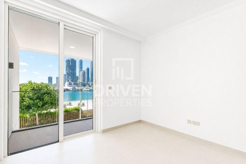 Duplex de 3 dormitorios en EMAAR Beachfront, UAE No. 221507 9