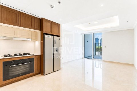 Duplex de 3 dormitorios en EMAAR Beachfront, UAE No. 221507 3
