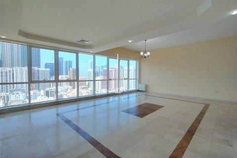 3 غرف نوم شقة في Hamdan Street, الإمارات العربية المتحدة رقم 70758