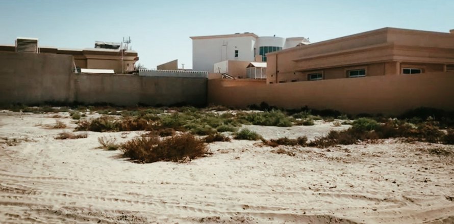 1393.54m² Land in Al Mizhar, UAE No. 729