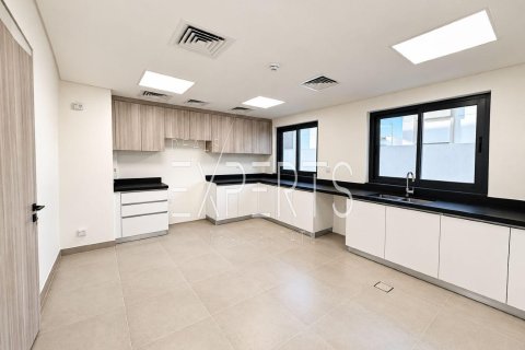 Villa de 5 dormitorios en Al Shamkha, UAE No. 224185 5