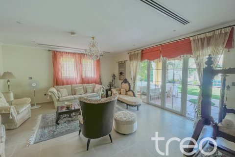 Villa de 4 chambres à Legacy, UAE No. 222749 9